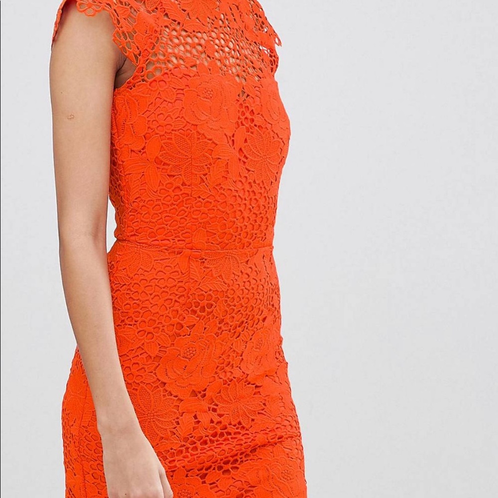 Paper dolls tall laced dress with scalloped back